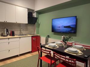 Stunning 2BR 2Bath near Metro - YM 1