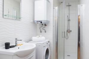 Apartments on Krupówki Street with Mountain View by Noclegi Renters