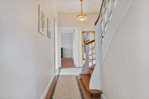 CLS Moderne Villa Bad Schwartau mit Garten für bis zu 6 Personen, 2 E-Ladesäulen, 3 Parkplätze, Loggia, Big GREEN EGG, Massagesessel, Kaffeevollautomat, großes Haus zwischen Lübeck und Ostsee, ideale A1 Anbindung nach Hamburg, Lübeck, Timmendor