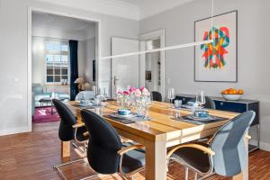 CLS Moderne Villa Bad Schwartau mit Garten für bis zu 6 Personen, 2 E-Ladesäulen, 3 Parkplätze, Loggia, Big GREEN EGG, Massagesessel, Kaffeevollautomat, großes Haus zwischen Lübeck und Ostsee, ideale A1 Anbindung nach Hamburg, Lübeck, Timmendor