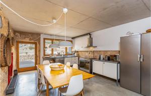 Awesome Home In Ariany