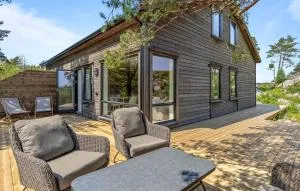 4 Bedroom Lovely Home In Risør - Gjeving