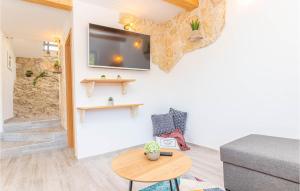 3 Bedroom Cozy Home In Skradin