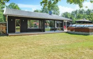 Awesome Home In Löttorp - Persnäs