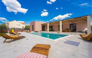 Villa Skyfall