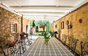 3 Bedroom Beautiful Home In Camaiore