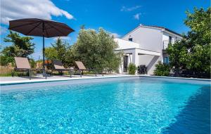 Villa Black Wood