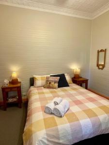 Loretta- a rustic country cottage
