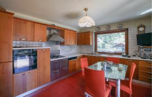 Beautiful Apartment In Brusson Ao