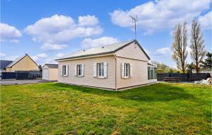 Maisons de vacances Gorgeous Home In Creances-Plage : photos des chambres