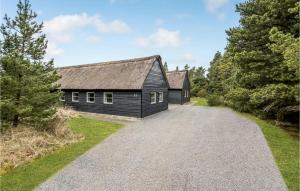 12 Bedroom Beautiful Home In Blåvand