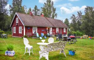 Nice Home In Lönsboda With Wifi