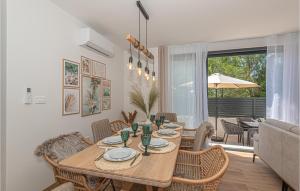 Cozy Home In Srima With Wifi