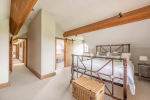 Luxury 4 Bed Barn, 10 Mins to Windsor!
