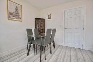 Clothier House - Stylish 3Bed Haven, WiFi & Driveway Parking