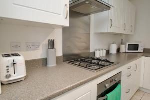 Clothier House - Stylish 3Bed Haven, WiFi & Driveway Parking