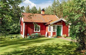Awesome Home In Boxholm With Wifi