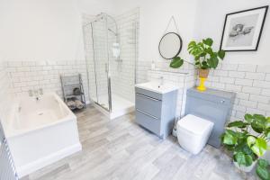 Hebden Bridge Haven - Stylish, Cosy, Canal Side, Pet Friendly