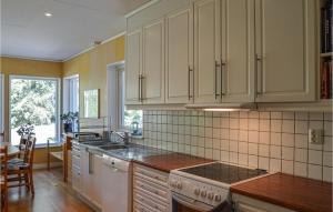 4 Bedroom Lovely Home In Mariefred