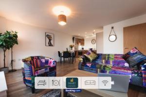 Deluxe Apartment room in Smart Apartments - With Free Secured Parking