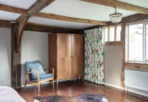 Farmhouse in Suffolk with wild swimming & hot tub