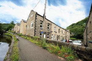 Hebden Bridge Haven - Stylish, Cosy, Canal Side, Pet Friendly