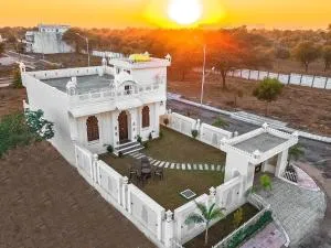 1 BR Royal Villa, Couple Getaway - Dahmi