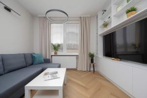 Apartament w Sercu Warszawy Biurko do Pracy Zdalnej by Noclegi Renters