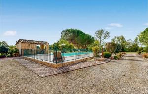 Maisons de vacances Stunning Home In St Pierre D'eyraud : photos des chambres
