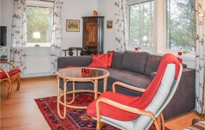 2 Bedroom Cozy Home In Yngsjö