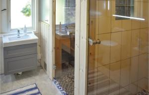 Cozy Home In Djurhamn With Wifi