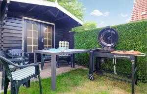 4 Bedroom Cozy Home In Zonnemaire