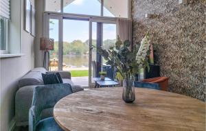 Lovely Home In Oosterwolde With Wifi