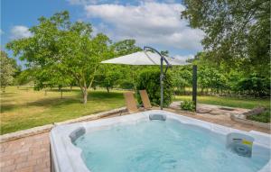 Amazing Home In Ostrobradic