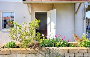 1 Bedroom Amazing Apartment In Skärhamn