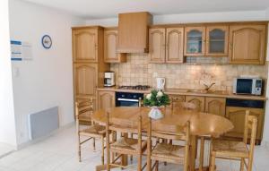 Gorgeous Home In Carnac With Kitchen