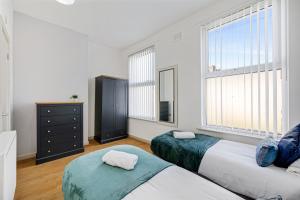 Thirlmere House - Air Host & Stay - 5 Bedrooms