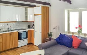 3 Bedroom Cozy Apartment In Visby