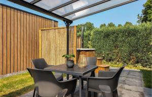 Nice Home In Heinkenszand With Wifi