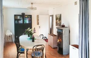 Beautiful Home In Vimmerby With Kitchen