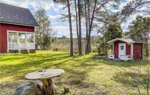 Cozy Home In Klintehamn With Wifi