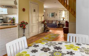 Cozy Home In Klintehamn With Wifi