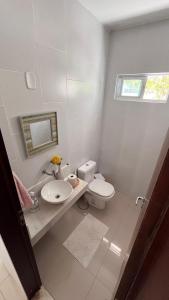 Casa na praia com jardim e piscina