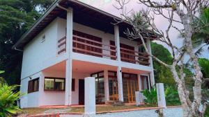 Historic mountain house with views of Marina and Sea