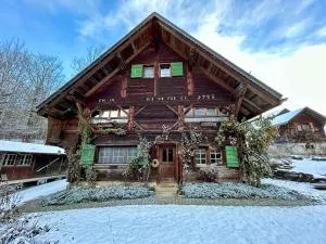 Rougemont Hideaway chalet by the river - Rougemont