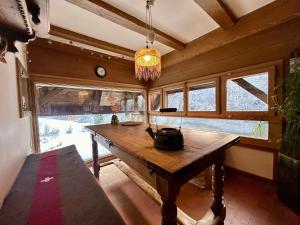 Rougemont Hideaway chalet by the river