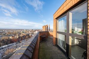 3 Bed Luxury Property in Chelsea, 2 King Size Bed, 1 Double Bed, ideal for families