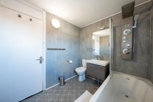 3 Bed Luxury Property in Chelsea, 2 King Size Bed, 1 Double Bed, ideal for families