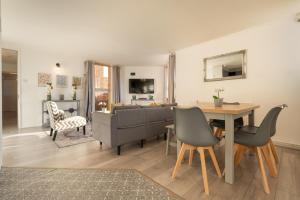 3 Bed Luxury Property in Chelsea, 2 King Size Bed, 1 Double Bed, ideal for families