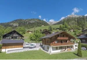 Enchanting 4BR Chalet Nestled in the Heart of a Pristine Apine Landscape - Rougemont